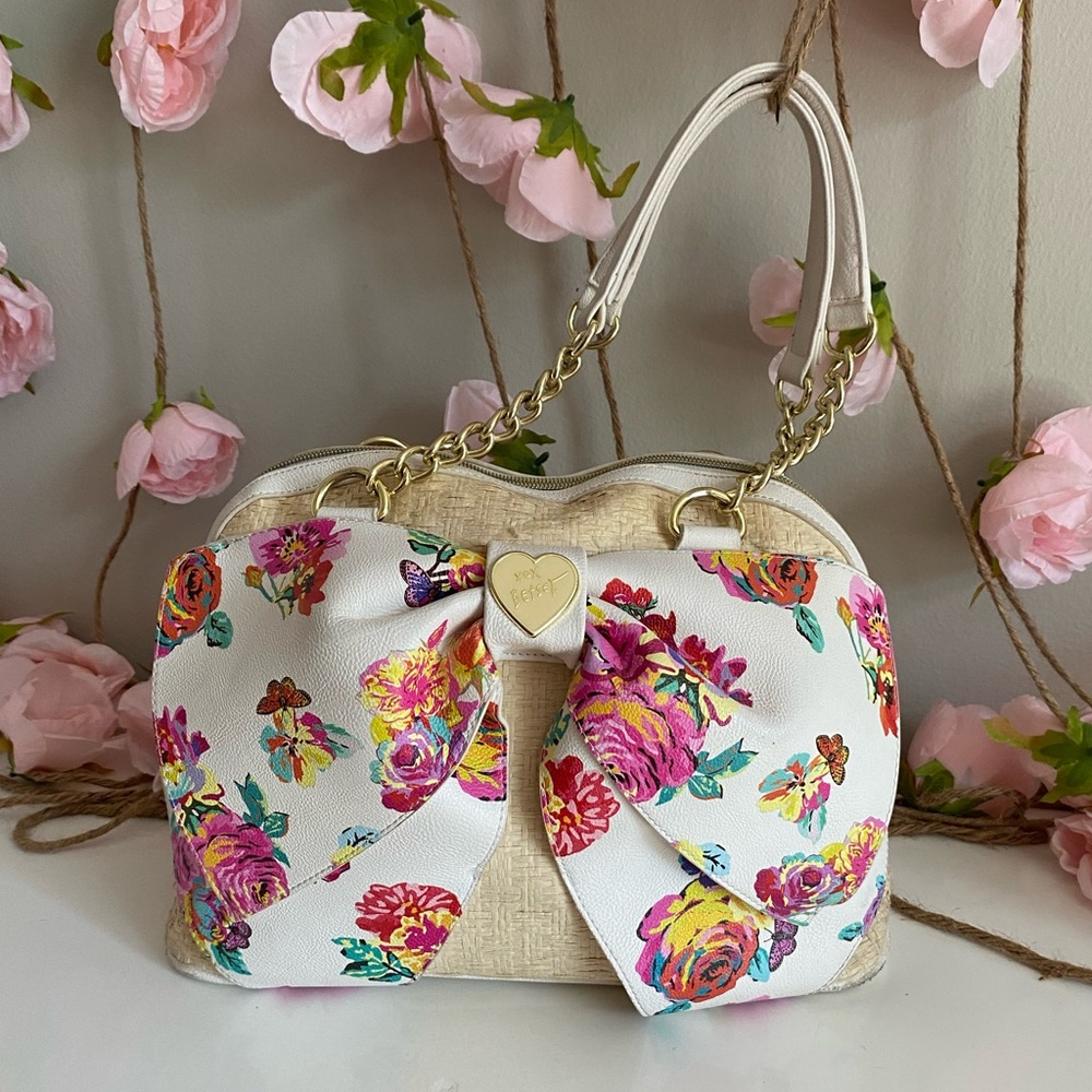 Betsey Johnson straw with white floral bow handbag - Picture 12 of 16